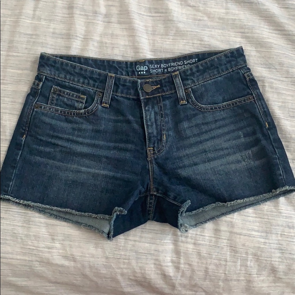 GAP SEXY BOYFRIEND SHORT. Size 2/26